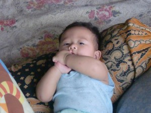 cara-merawat-bayi-yang-memiliki-kulit-sensitif