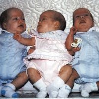 bayi-kembar-dilahirkan-secara-normal