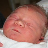 melahirkan-bayi-kembar-secara-normal